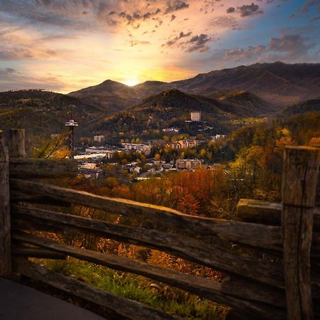 Whispering Winds, Hot Tub, Game Room, Wifi, 1089 Free Tickets Each Paid Day, Dollywood And More Gatlinburg Ngoại thất bức ảnh