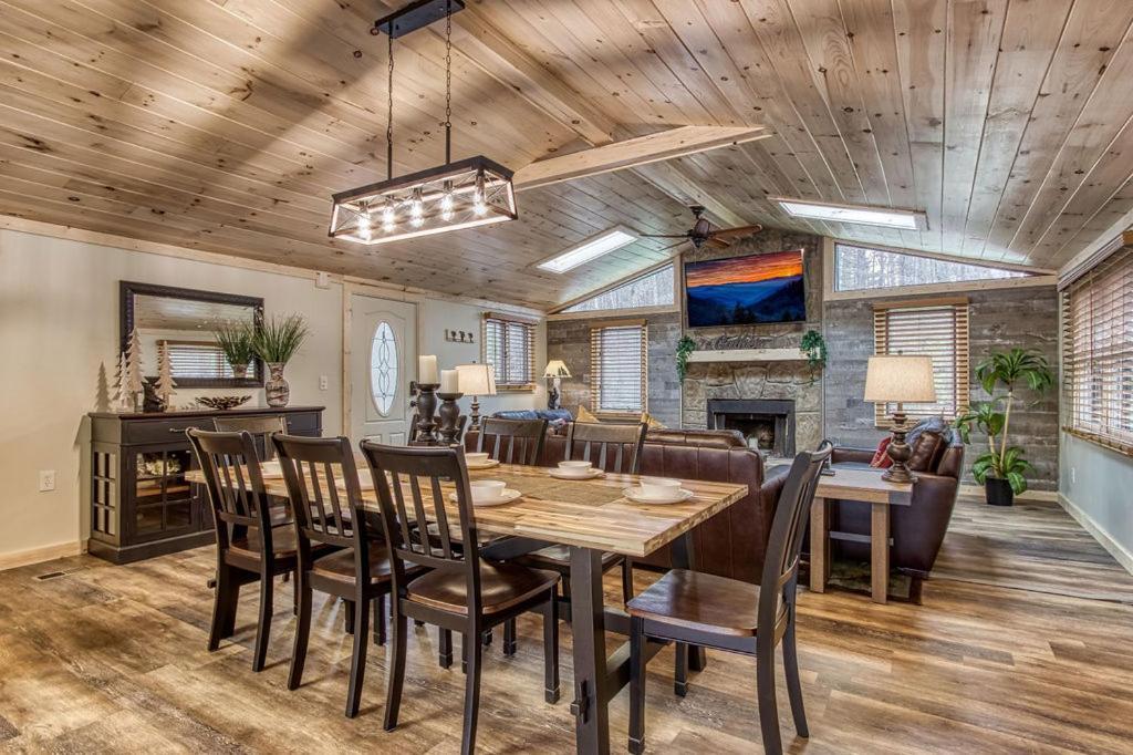 Whispering Winds, Hot Tub, Game Room, Wifi, 1089 Free Tickets Each Paid Day, Dollywood And More Gatlinburg Ngoại thất bức ảnh