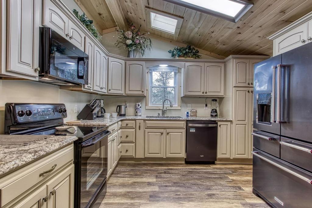 Whispering Winds, Hot Tub, Game Room, Wifi, 1089 Free Tickets Each Paid Day, Dollywood And More Gatlinburg Ngoại thất bức ảnh
