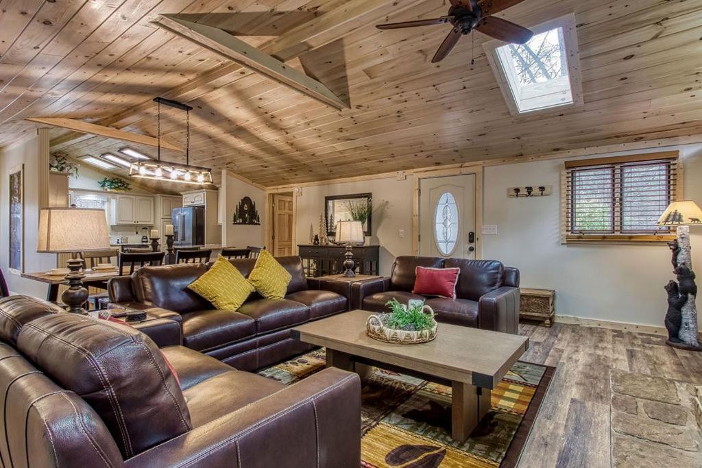 Whispering Winds, Hot Tub, Game Room, Wifi, 1089 Free Tickets Each Paid Day, Dollywood And More Gatlinburg Ngoại thất bức ảnh