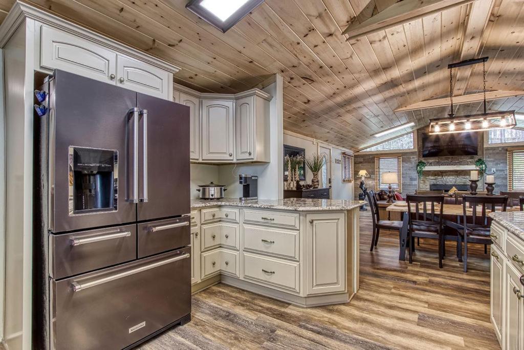 Whispering Winds, Hot Tub, Game Room, Wifi, 1089 Free Tickets Each Paid Day, Dollywood And More Gatlinburg Ngoại thất bức ảnh