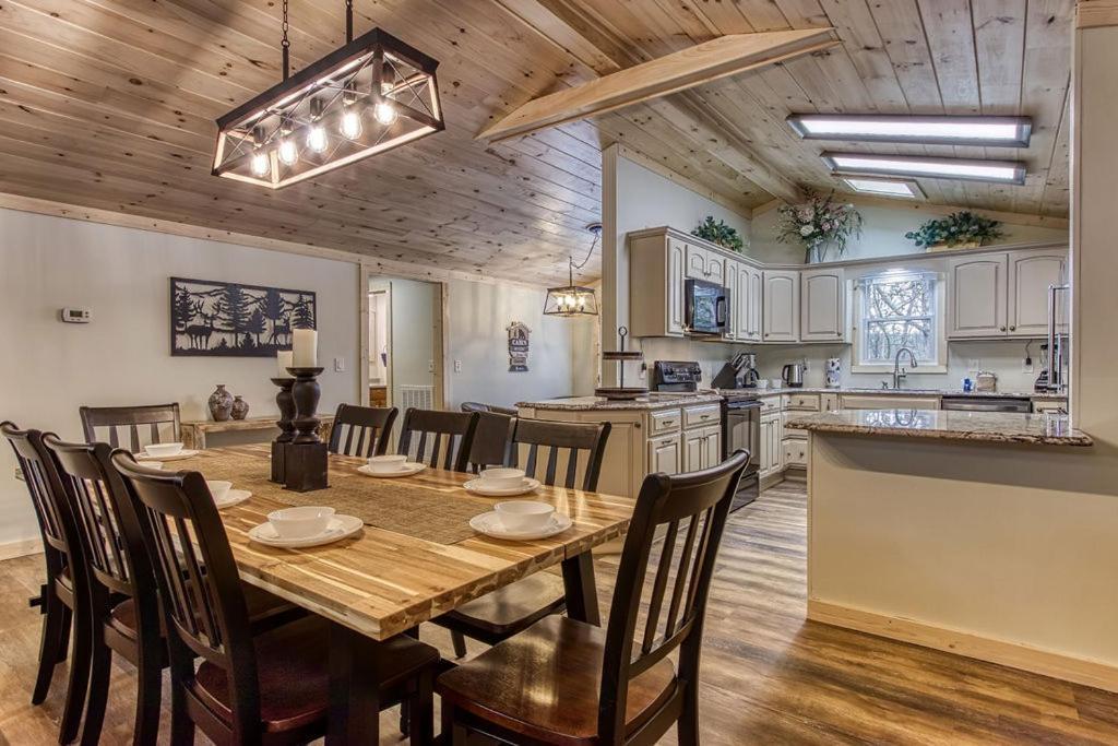 Whispering Winds, Hot Tub, Game Room, Wifi, 1089 Free Tickets Each Paid Day, Dollywood And More Gatlinburg Ngoại thất bức ảnh