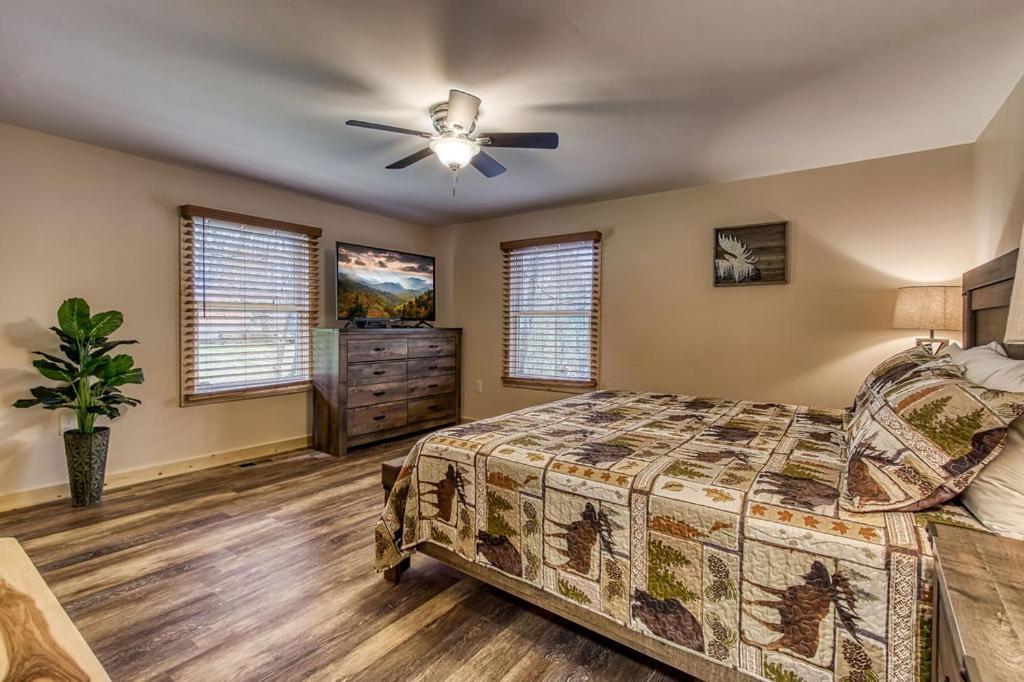 Whispering Winds, Hot Tub, Game Room, Wifi, 1089 Free Tickets Each Paid Day, Dollywood And More Gatlinburg Ngoại thất bức ảnh