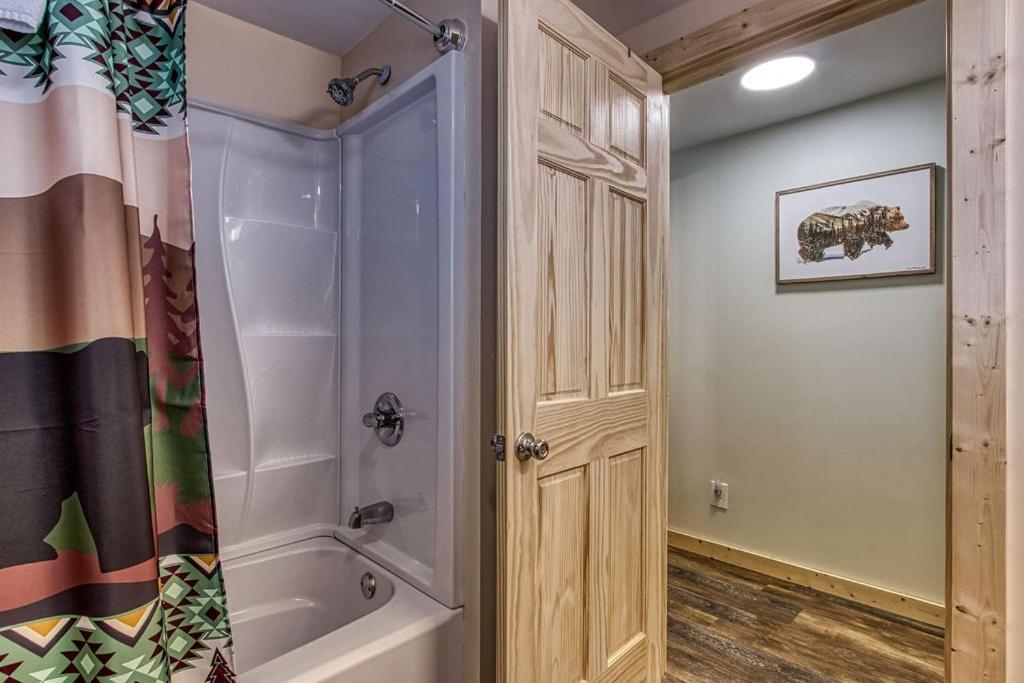 Whispering Winds, Hot Tub, Game Room, Wifi, 1089 Free Tickets Each Paid Day, Dollywood And More Gatlinburg Ngoại thất bức ảnh