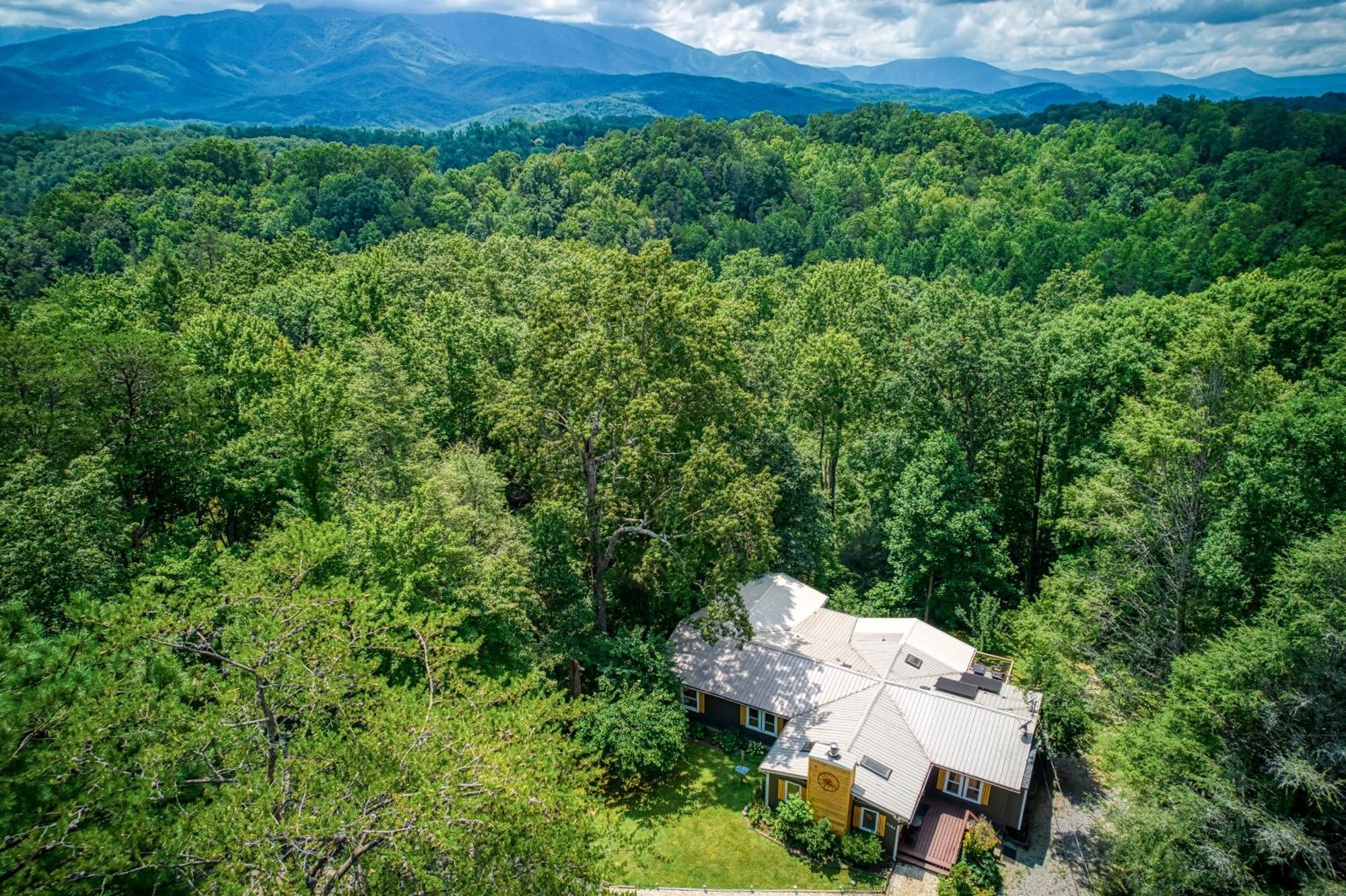 Whispering Winds, Hot Tub, Game Room, Wifi, 1089 Free Tickets Each Paid Day, Dollywood And More Gatlinburg Ngoại thất bức ảnh